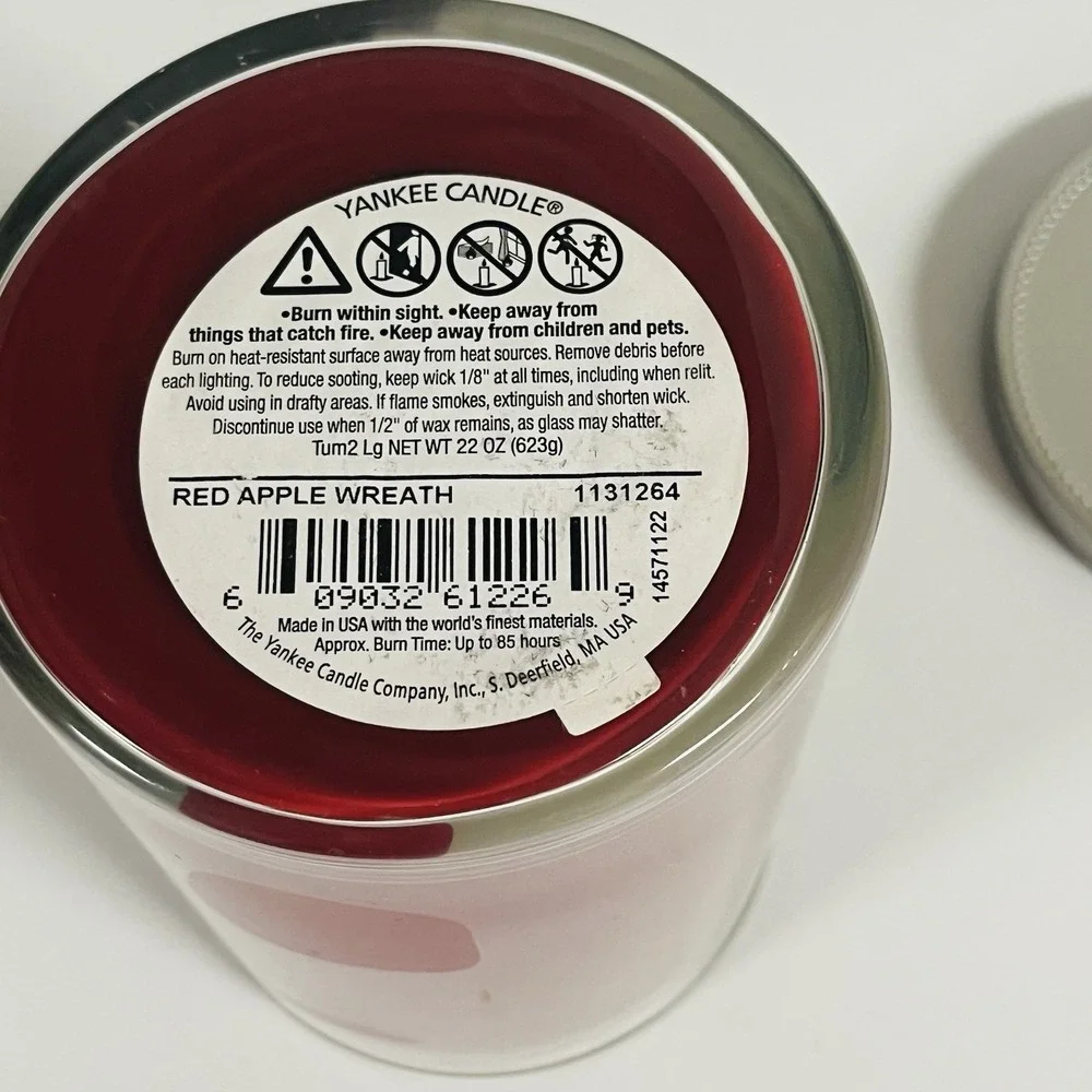 Yankee Candle Red Apple Wreath Large Tumbler 2 Wick 20oz New